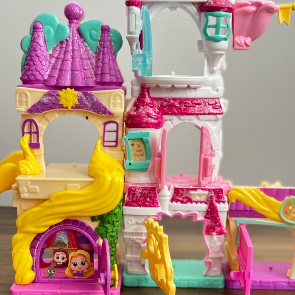 Disney DOORABLES Enchanted Princess Playset Houses Figures PASCAL RAPUNZEL FLYNN - Picture 6 of 9